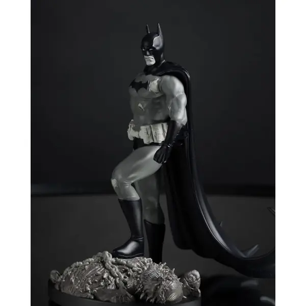 DC Direct - Statuette Batman by Bjorn Barends (Black White) 18 cm
