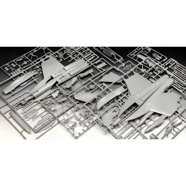 TOP GUN Maquette Maverick´s F/A-18E Super Hornet Revell