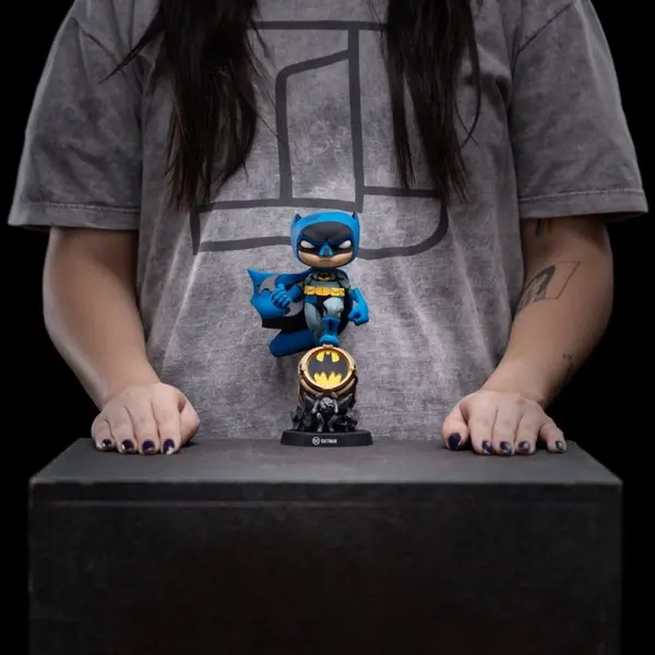 Batman - Figurine Mini Co. PVC Batman on Bat-Signal (Blue Variant) 15 cm
